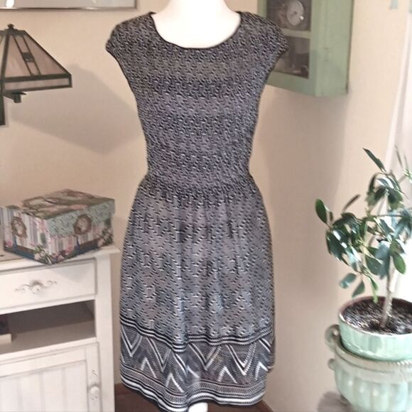 Max Edition Geometric Design Dress - Picture 9 of 9